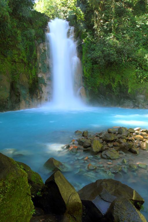 Hotel Catarata Rio Celeste Бихагуа Экстерьер фото